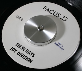 FACUS 23 JOY DIVISION Love will Tear Us Apart